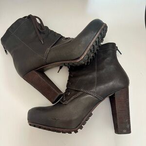 Vera Wang Greenish Brown Leather Ankle Boots Size 10